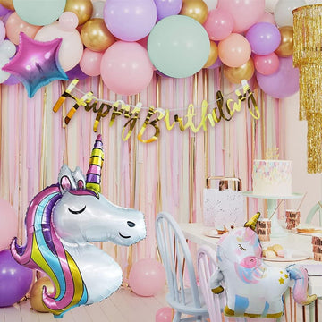 Arched balloon garland with its magical unicorn